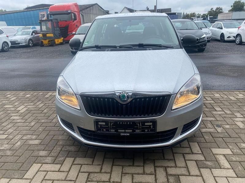 Silber Gebraucht 2012 Skoda Fabia Cool Edition Limousine | 4.490 € (Fairer Preis) - Bild 1/4