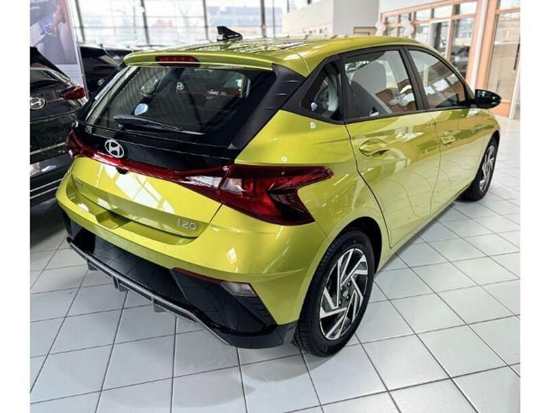 Neu Hyundai i20 Trend 101 PS (74 kW) 2025 Gelb Limousine