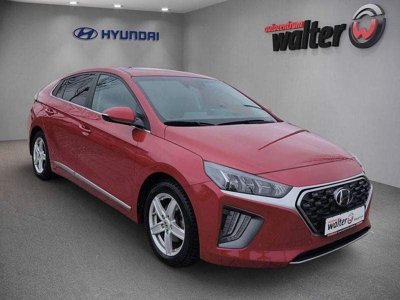 Gebraucht Hyundai Ioniq Advantage 141 PS (103 kW) 2022 Rot Kleinwagen