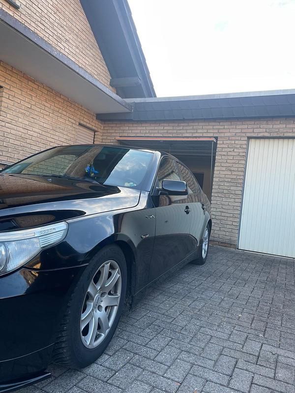 Gebraucht BMW 525 197 PS (144 kW) 2004 Schwarz Limousine