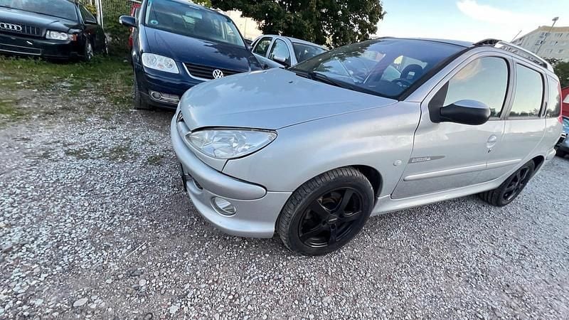 Silber Gebraucht 2004 Peugeot 206 Kombi | 1.699 € (Fairer Preis) - Bild 1/4
