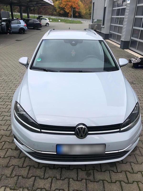 Gebraucht VW Golf VII 150 PS (110 kW) 2019 Weiß Kombi