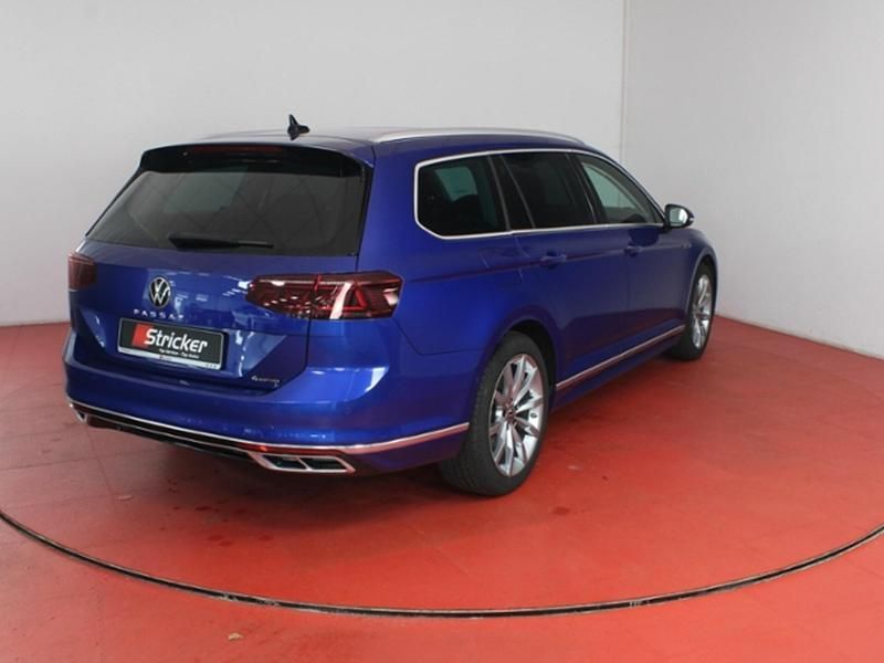 Gebraucht VW Passat R-line 200 PS (147 kW) 2022 Lapiz blue metallic (metallic) Kombi