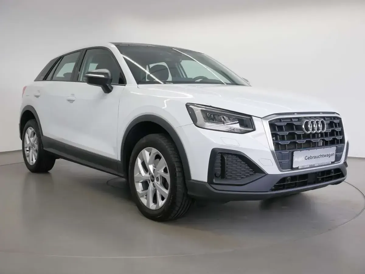 Gebraucht Audi Q2 Sport 150 PS (110 kW) 2023 Gletscherweiss metallic SUV