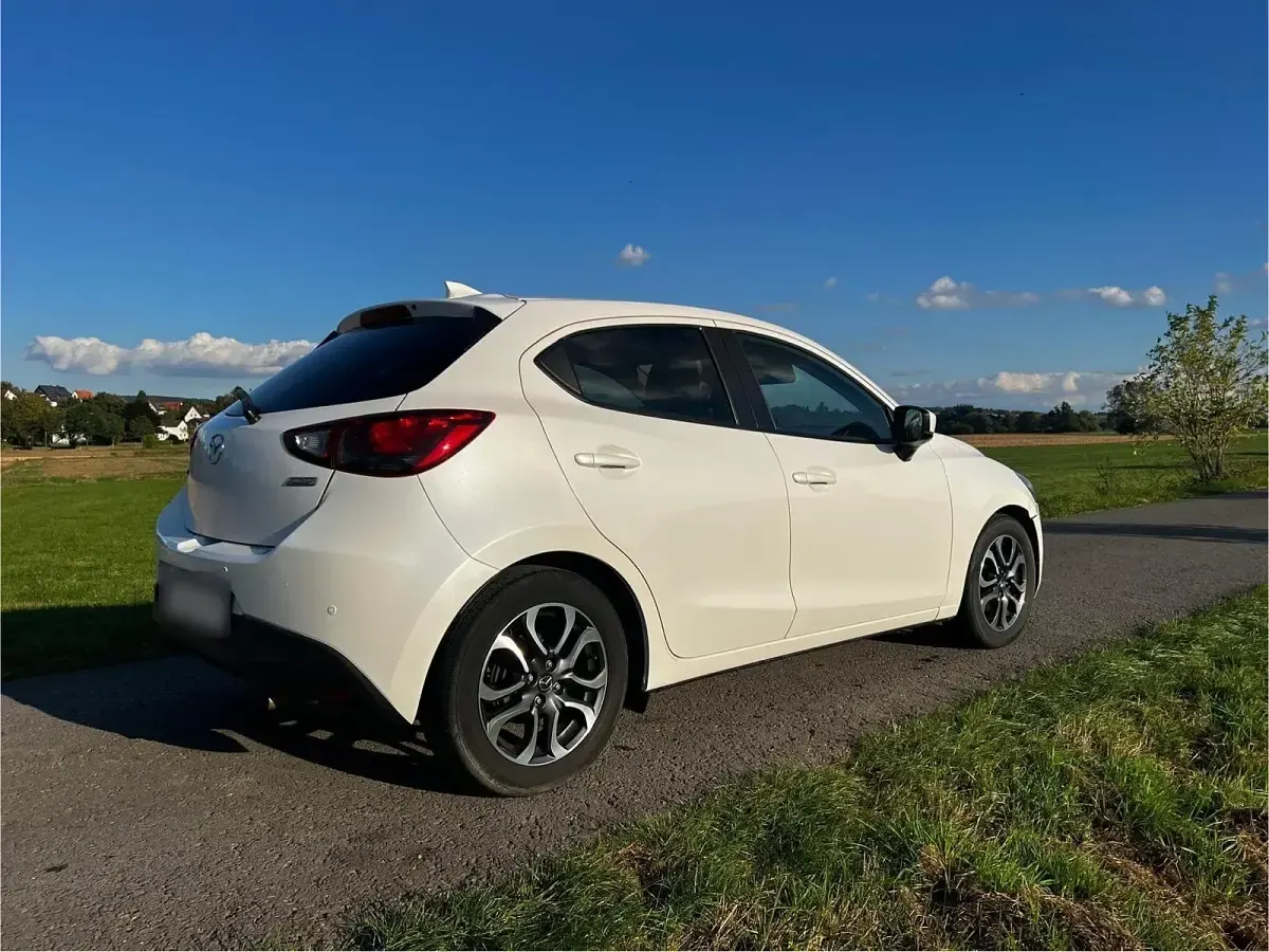 Gebraucht Mazda 2 Kizoku 90 PS (66 kW) 2017 Weiß Kleinwagen