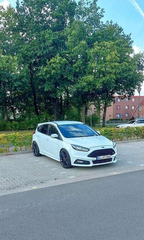 Gebraucht Ford Focus Sport 250 PS (183 kW) 2017 Weiß Limousine
