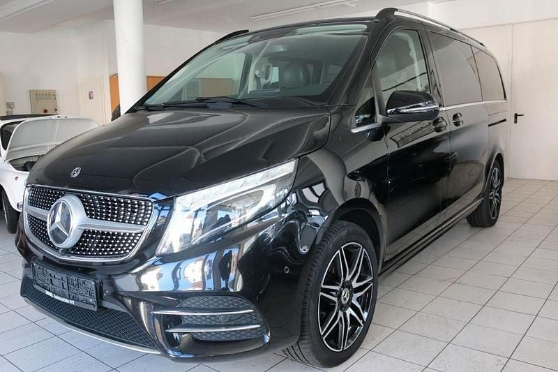 Schwarz Gebraucht 2020 Mercedes V300 AMG line Van / Kleinbus | 42.900 € (Superpreis) - Bild 1/4
