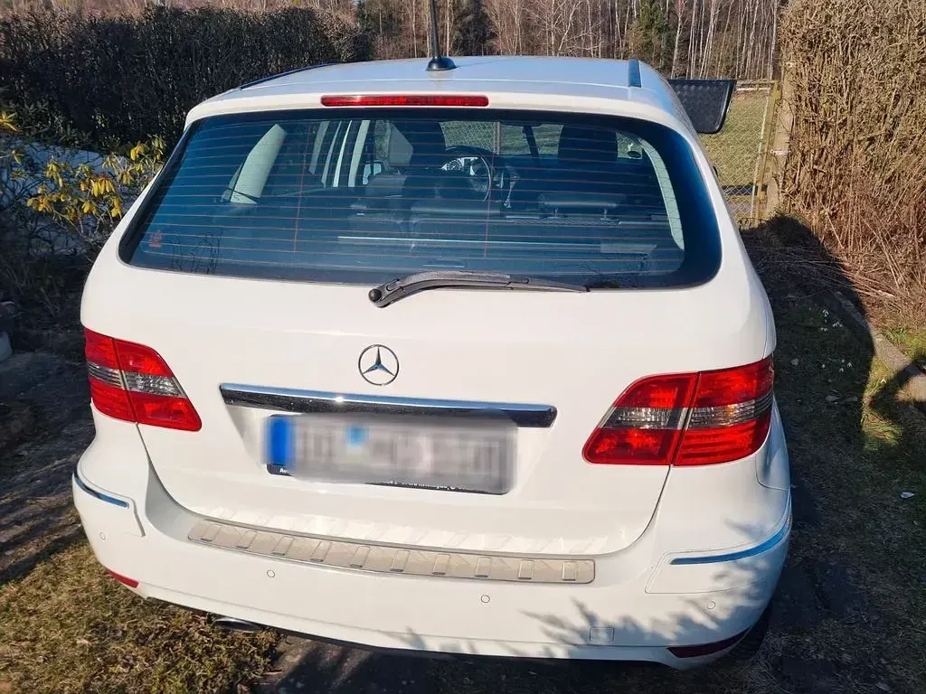Gebraucht Mercedes B180 116 PS (85 kW) 2011 Weiß Van / Kleinbus