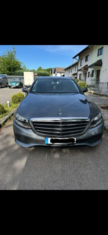 Grau Gebraucht 2016 Mercedes E350 Limousine | 18.750 € (Guter Preis) - Bild 1/4