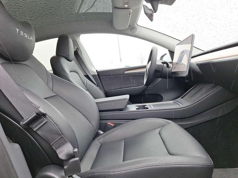 Weiß Gebraucht 2024 Tesla Model Y RWD SUV | 39.000 € (Fairer Preis) - Bild 1/4
