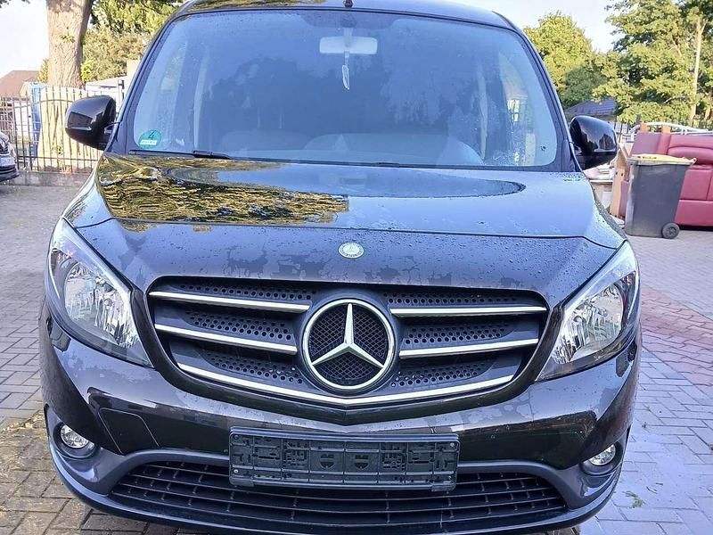 Schwarz Gebraucht 2018 Mercedes Citan 111 Kombi | 9.950 € (Fairer Preis) - Bild 1/4