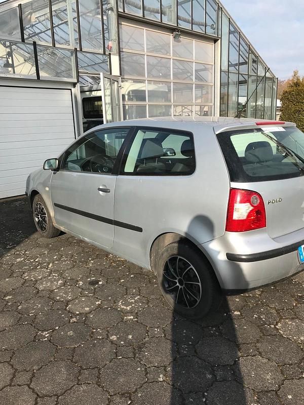 Gebraucht VW Polo 60 PS (44 kW) 2003 Silber Kleinwagen