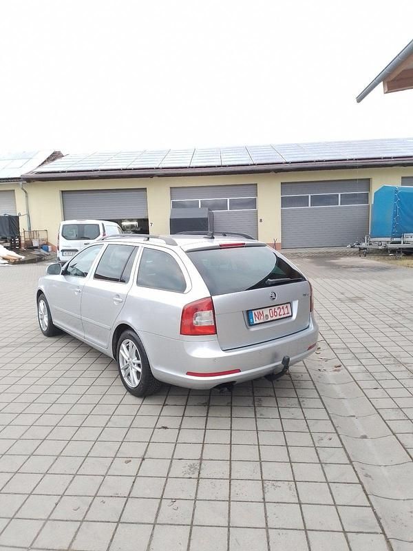 Gebraucht Skoda Octavia RS 200 PS (147 kW) 2011 Silber Kombi