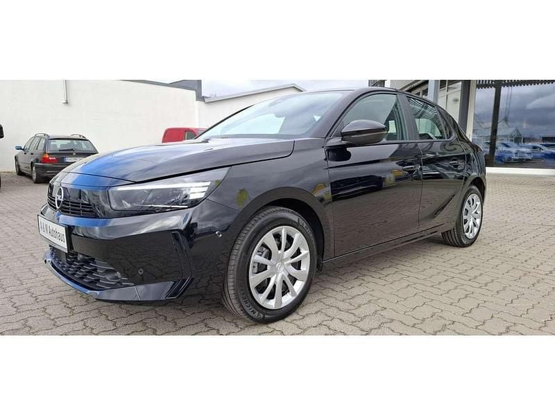 Lackierung schwarz perla nera/ Gebraucht 2025 Opel Corsa Basis Limousine | 18.990 € (Fairer Preis) - Bild 1/4