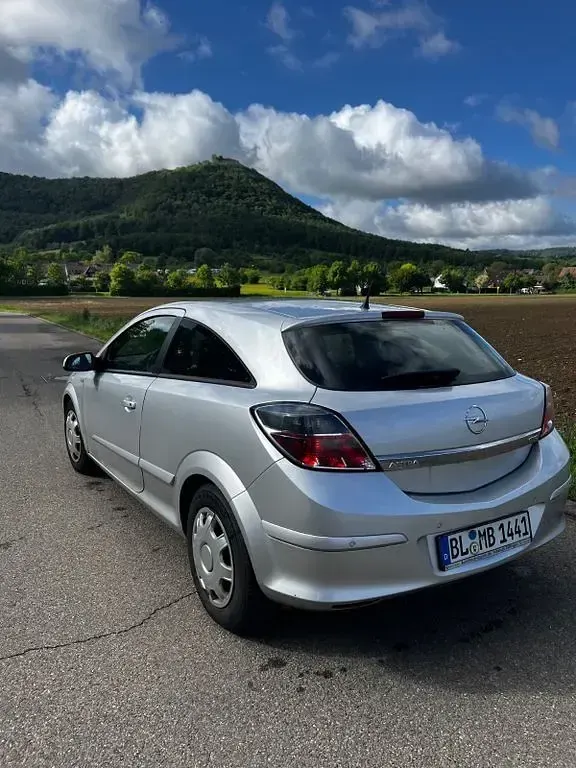 Gebraucht Opel Astra GTC Sport 125 PS (91 kW) 2005 Grau Limousine