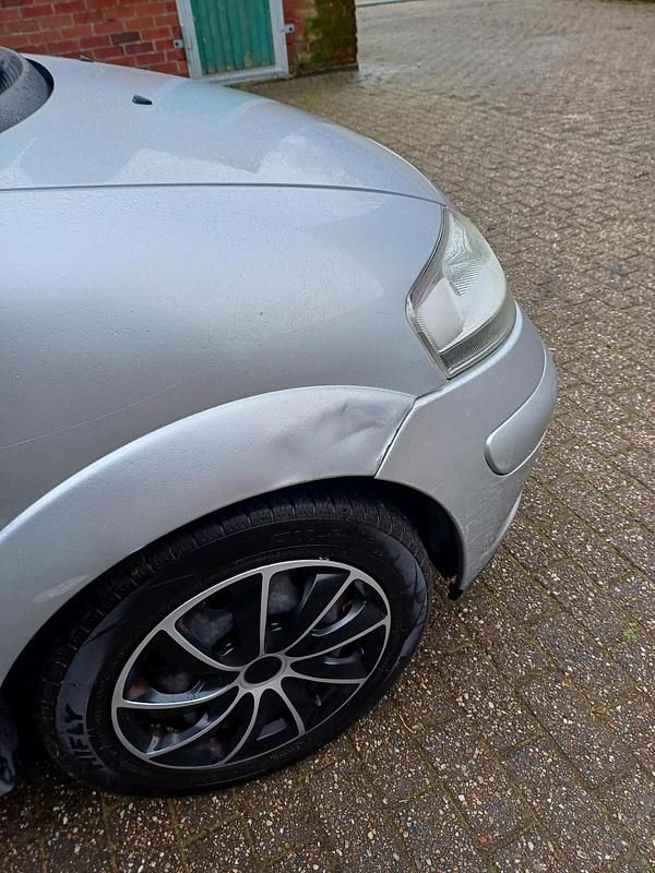 Gebraucht Citroën C3 Exclusive 109 PS (80 kW) 2002 Silber Kleinwagen