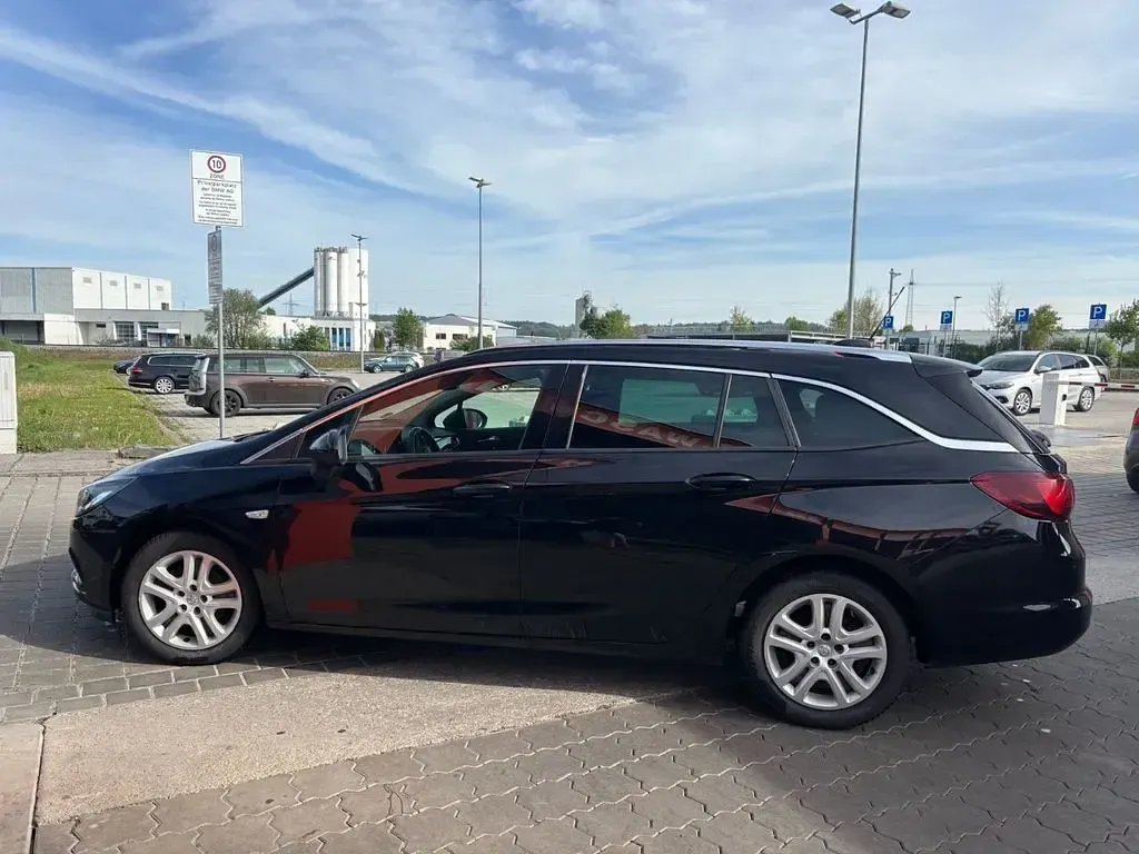 Second-hand Opel Astra Active 110 CP (80 kW) 2017 Negru Break