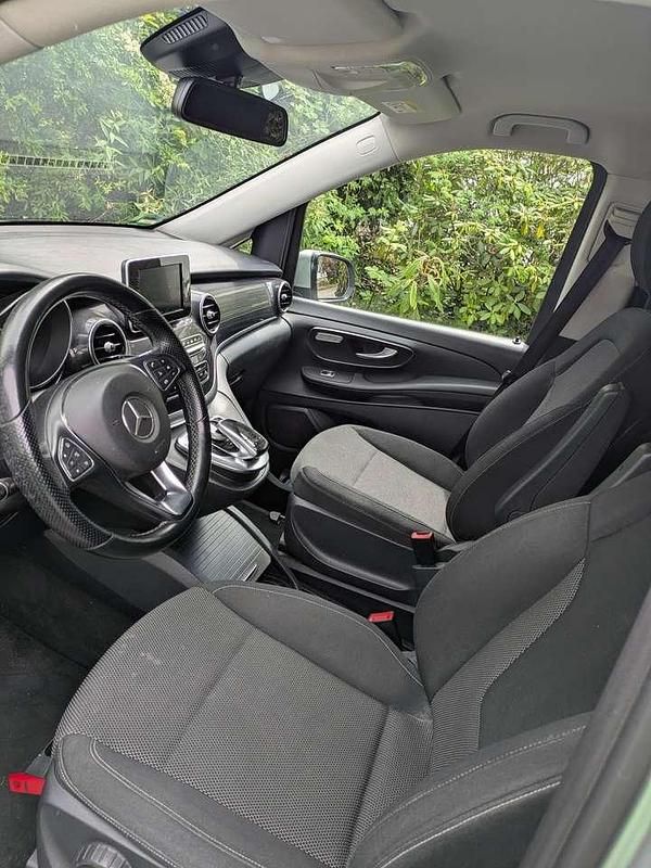 Gebraucht Mercedes V220 163 PS (119 kW) 2014 Silber Van / Kleinbus