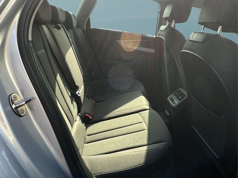 Gebraucht Audi A4 190 PS (139 kW) 2023 Silber Kombi