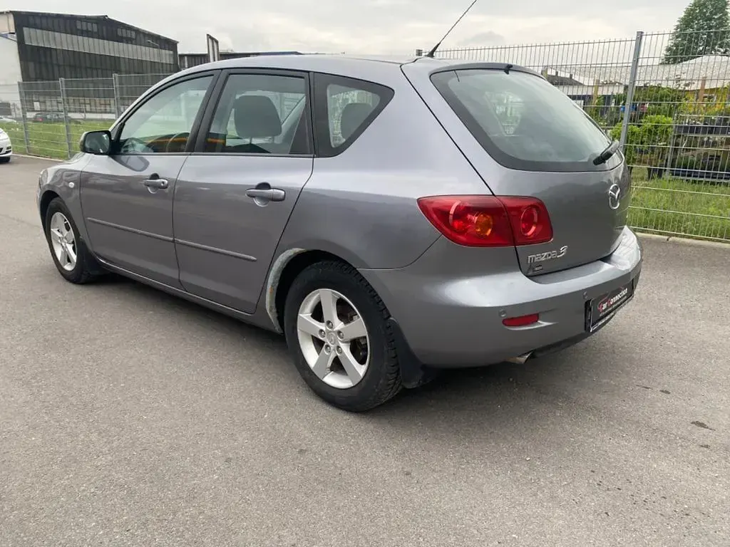 Używany Mazda 3 Comfort 105 KM (77 kW) 2004 Szary Sedan/Limuzyna
