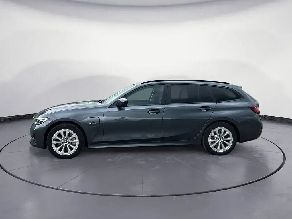 Gebraucht BMW 330e Advantage 292 PS (214 kW) 2022 Grau Kombi