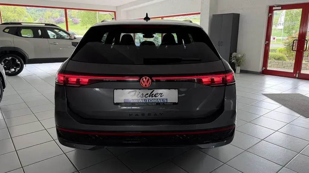 Neu VW Passat R-line 150 PS (110 kW) 2025 Grau Kombi