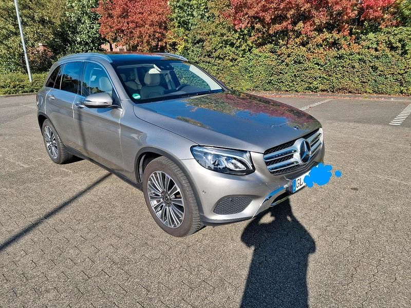 Beige Gebraucht 2019 Mercedes GLC220 SUV | 28.900 € (Guter Preis) - Bild 1/4