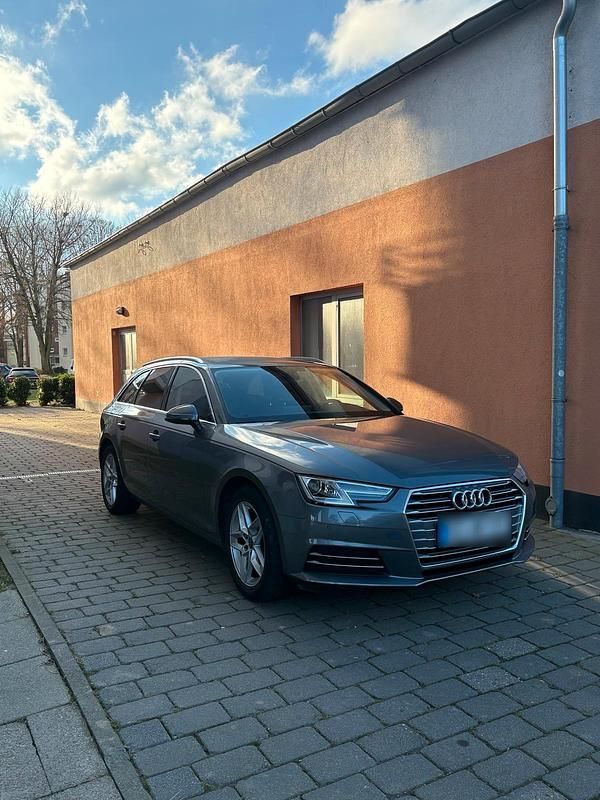Gebraucht Audi A4 Comfort 150 PS (110 kW) 2018 Grau Kombi
