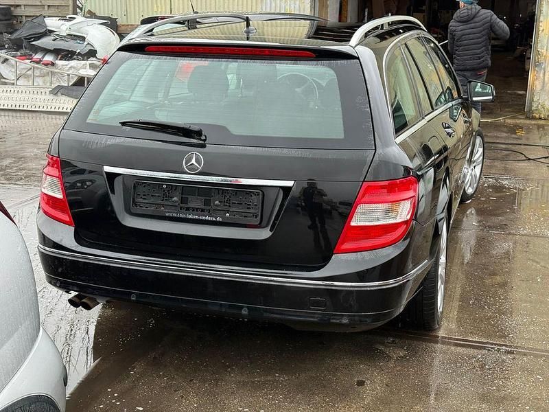 Gebraucht Mercedes C200 136 PS (100 kW) 2010 Schwarz Kombi