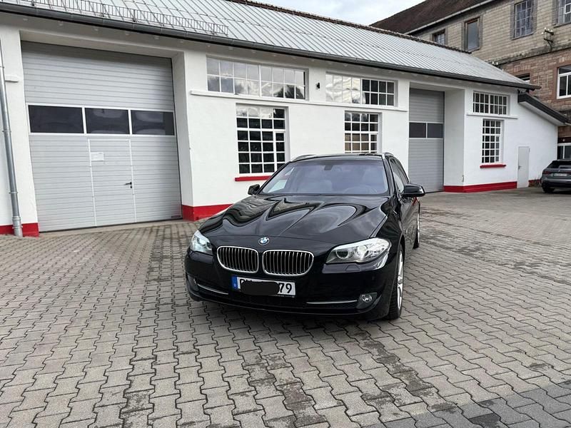 Gebraucht BMW 530 245 PS (180 kW) 2011 Schwarz Kombi