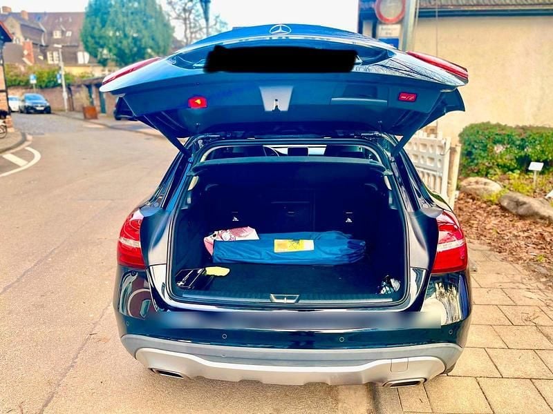 Gebraucht Mercedes GLA250 211 PS (155 kW) 2017 Schwarz SUV