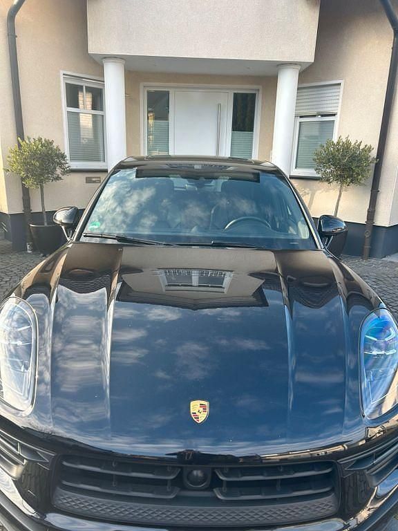 Schwarz Gebraucht 2022 Porsche Macan SUV | 43.900 € - Bild 1/4