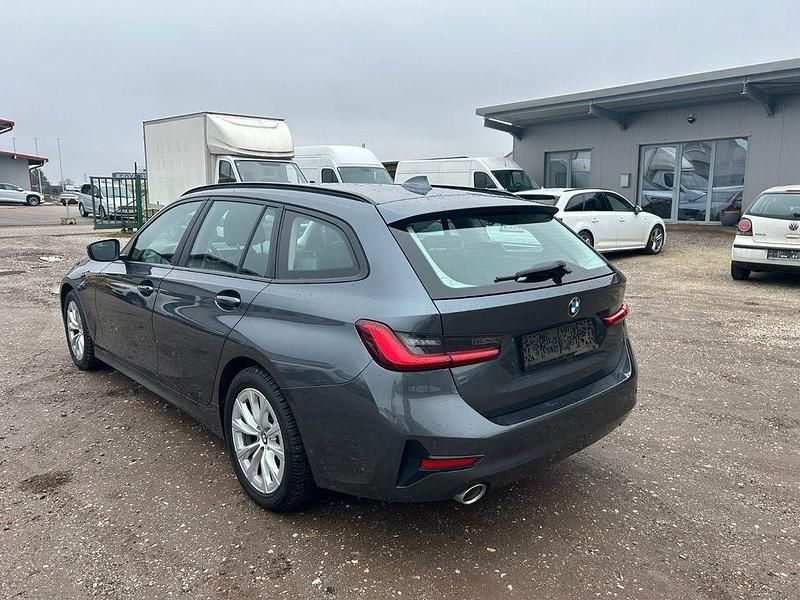 Gebraucht BMW 320 Advantage 190 PS (139 kW) 2020 Grau Kombi