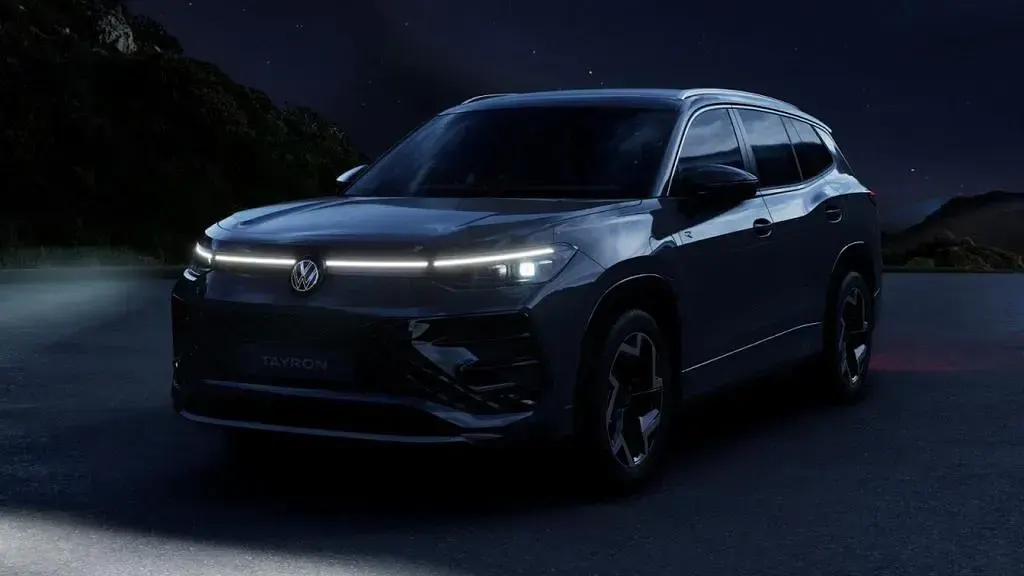 Neu VW Tayron R-line 150 PS (110 kW) 2026 Uranograu SUV