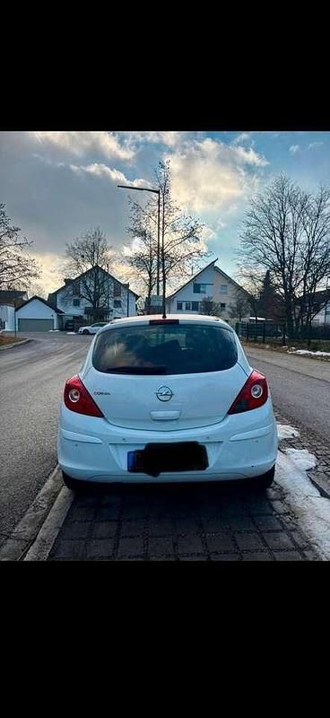 Usata Opel Corsa Edition 69 CV (50 kW) 2012 Bianco Utilitaria