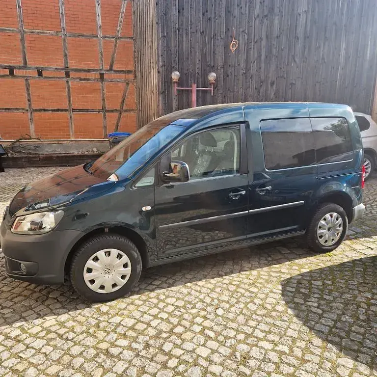 Używany VW Caddy Maxi 102 KM (75 kW) 2012 Zielony Minivan