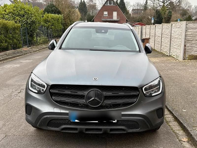 Grau Gebraucht 2019 Mercedes GLC200 SUV | 27.000 € (Superpreis) - Bild 1/4