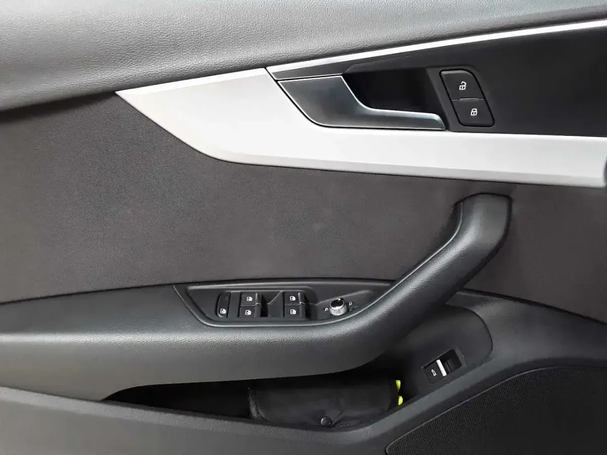 Gebraucht Audi A4 Business 204 PS (150 kW) 2023 Brillantschwarz Kombi