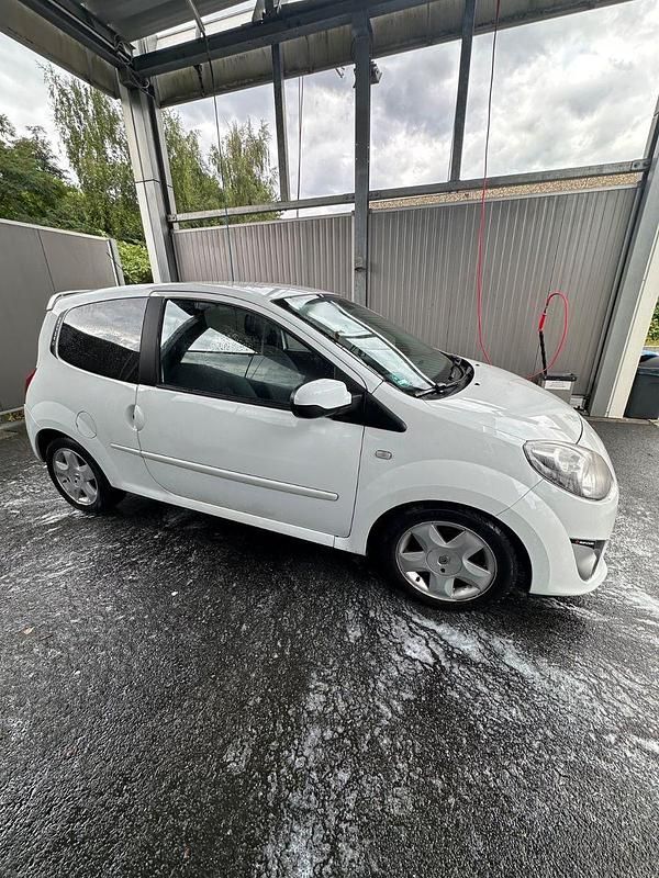 Weiß Gebraucht 2010 Renault Twingo Rip Curl Kleinwagen | 2.700 € (Fairer Preis) - Bild 1/4
