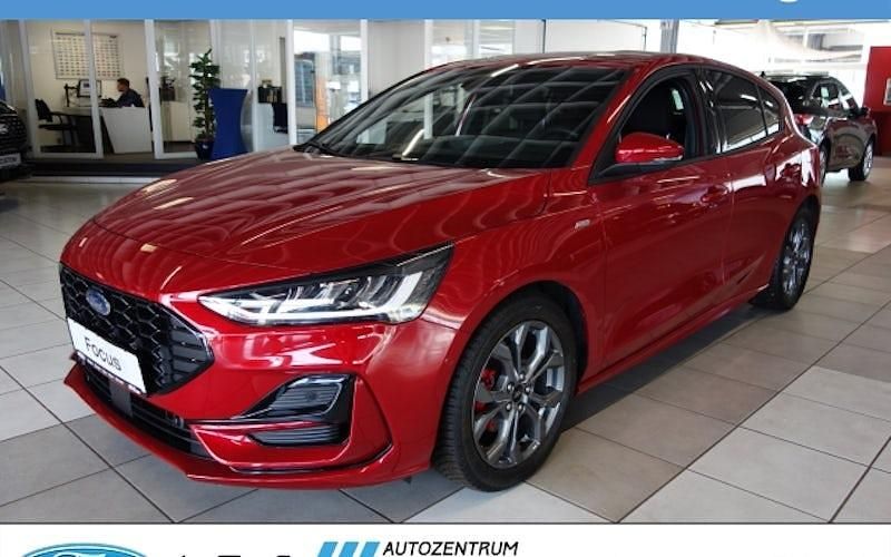Rot Gebraucht 2024 Ford Focus ST-Line Limousine | 26.979 € (Etwas zu teuer) - Bild 1/4