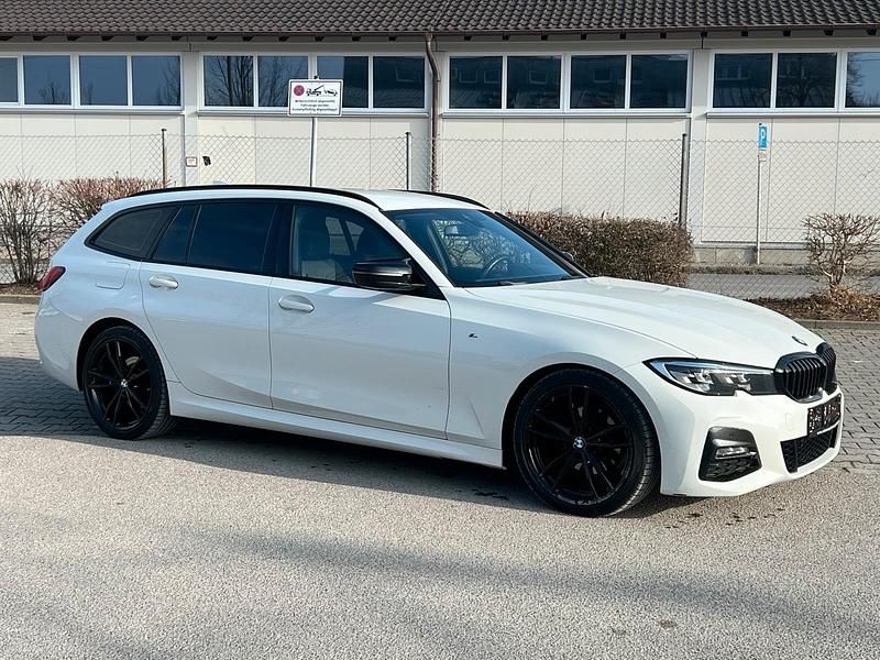 Gebraucht BMW 320 M Sport 190 PS (139 kW) 2021 Alpinweiss iii Kombi