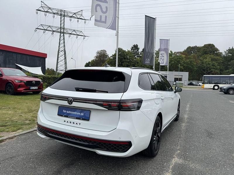 Gebraucht VW Passat R-line 193 PS (141 kW) 2024 Pure white Kombi
