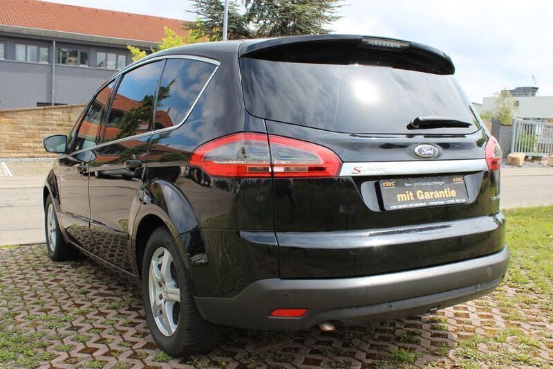 Gebraucht Ford S-MAX Titanium 140 PS (102 kW) 2014 Schwarz Van / Kleinbus