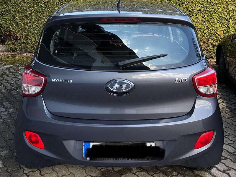 Gebraucht Hyundai i10 Trend 67 PS (49 kW) 2016 Grau Kleinwagen