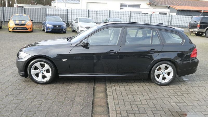 Gebraucht BMW 320 Efficient Dynamics 163 PS (119 kW) 2012 Black sapphire metallic Kombi