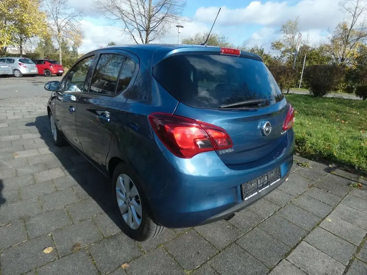 Usado Opel Corsa Active 101 HP (74 kW) 2017 Azul Sedan