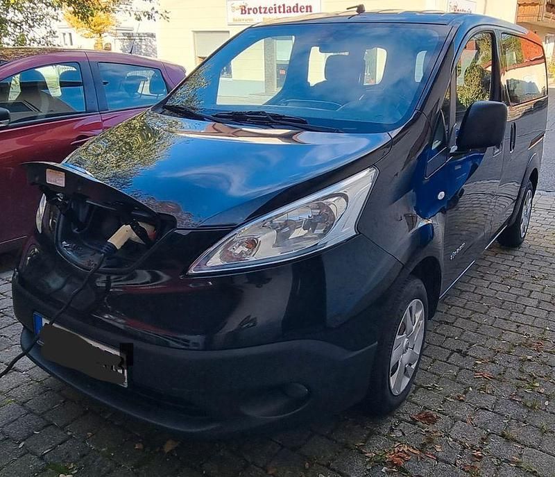 Schwarz Gebraucht 2015 Nissan e-NV200 Tekna Van | 9.000 € (Fairer Preis) - Bild 1/2