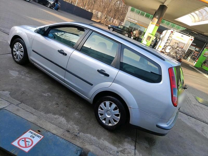 Gebraucht Ford Focus 105 PS (77 kW) 2005 Grau Kombi