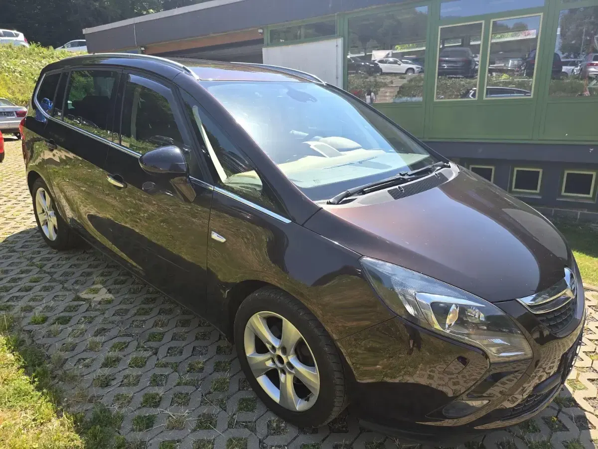 Gebraucht Opel Zafira Tourer Innovation 131 PS (96 kW) 2012 Braun Van / Kleinbus