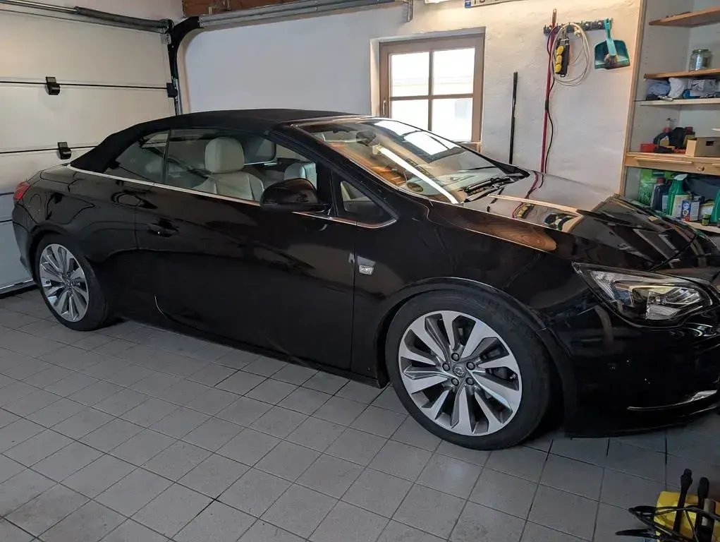 Usado Opel Cascada Active 200 HP (147 kW) 2017 Preto Cabrios
